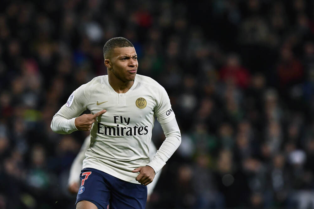 “曼联德比”战平！阿玛德：赛前就和姆伯莫说好要换球衣